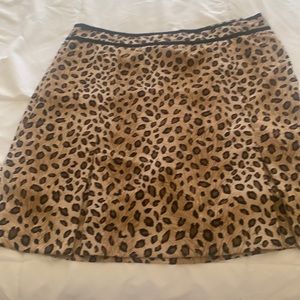 Stylish skirt in leopard print for golfing or casual wear. Excellent condition
